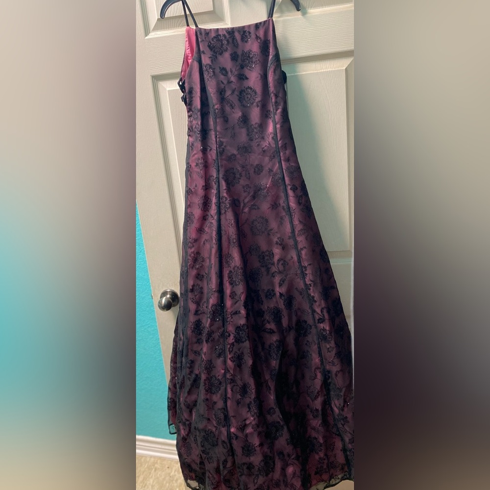 Sleeveless fuchsia gown